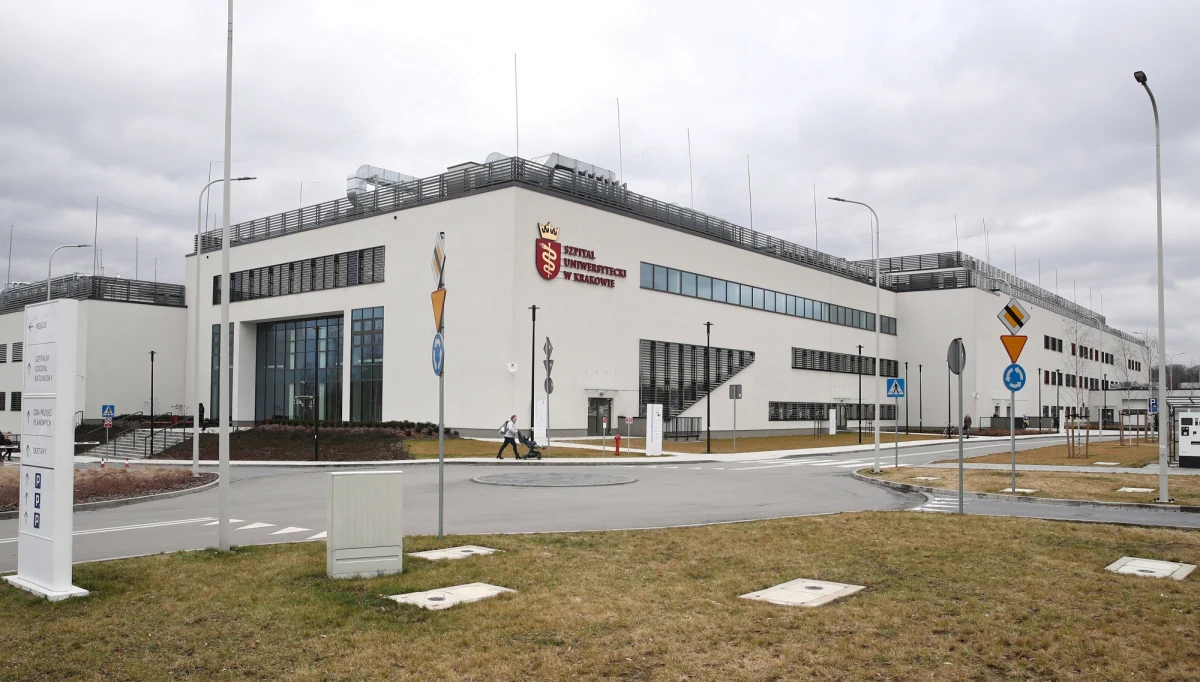 Znajdujący się w centrum Krakowa Hotel Royal został przekształcony w bazę noclegową dla kadry medycznej Szpitala Uniwersyteckiego, w którym leczeni są pacjenci zakażeni koronawirusem SARS-Cov-2.