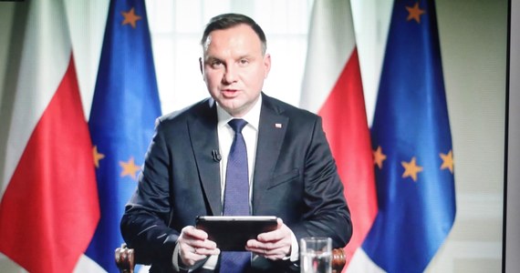 ​Andrzej Duda miał wywierać presję na ministrze zdrowia, by ten poparł zorganizowanie wyborów prezydenckich 10 maja - informuje "Fakt". W spotkaniu polityków brała udział także pierwsza dama Agata Kornhauser-Duda.