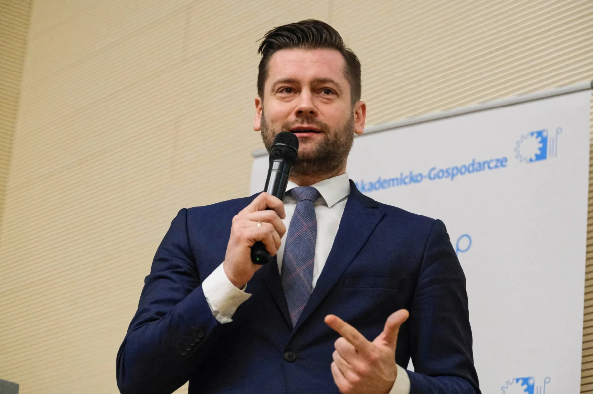 „Jako Porozumienie Jarosława Gowina zagłosujemy przeciwko rozwiązaniu, jakie proponuje PiS w sprawie wyborów” – deklarował w Porannej rozmowie RMF FM Kamil Bortniczuk.  „Rozmawiamy cały czas  z Prawem i Sprawiedliwością i mam nadzieję, że dojdziemy dzisiaj do porozumienia” – dodał.