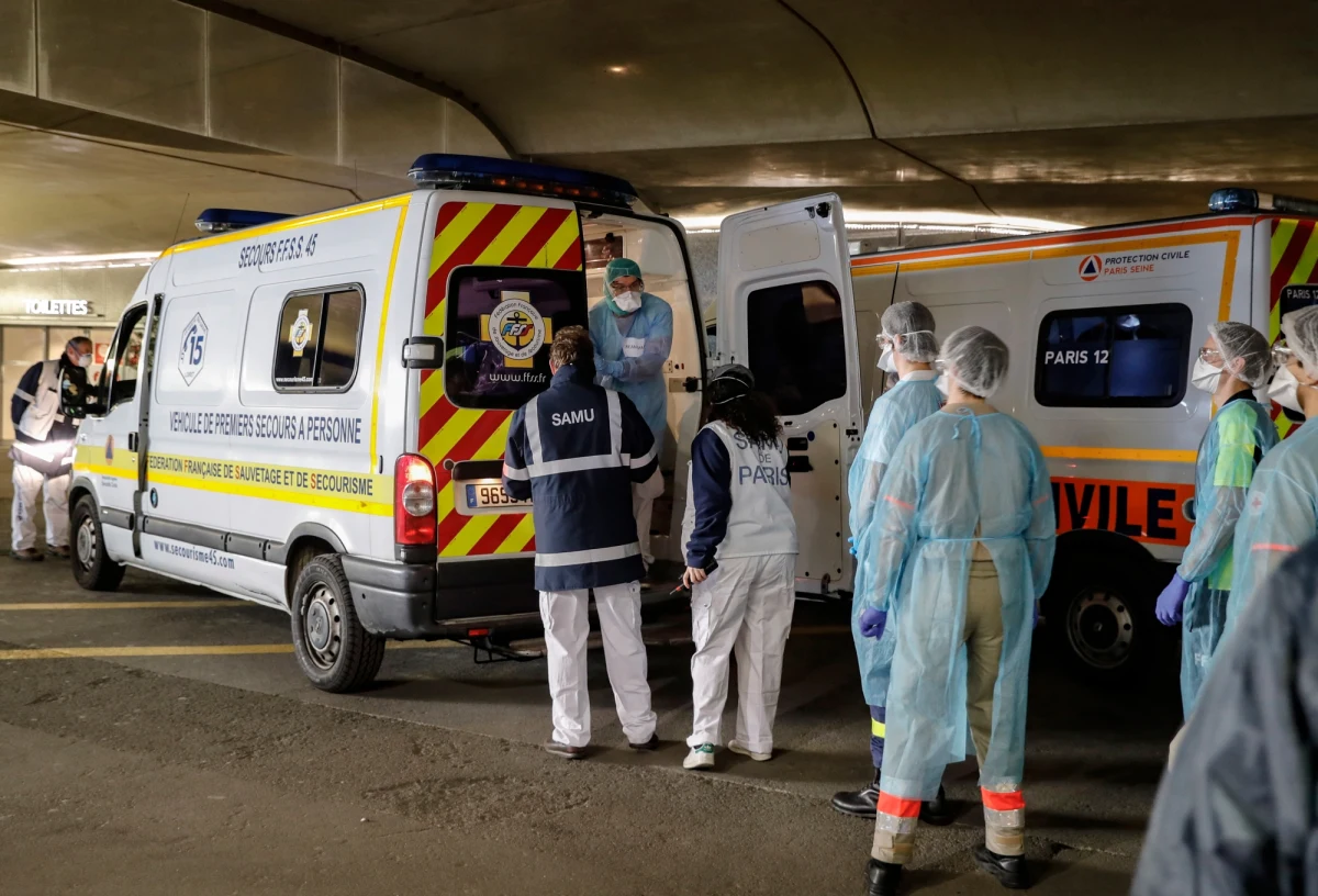 We Francji z powodu koronawirusa zmarło już blisko 5400 osób. Ponad 800 zgonów odnotowano w domach opieki. 