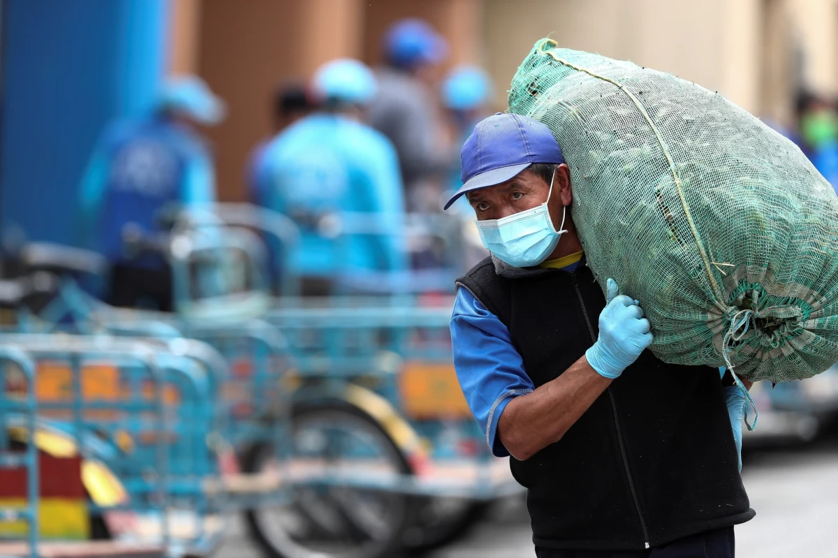 Bank Światowy (BŚ) ogłosił w czwartek gotowość wydania w ciągu 15 miesięcy 160 mld dolarów na walkę z pandemią koronawirusa. Początkowe 1,9 mld dolarów w funduszach ratunkowych zostało zatwierdzone na programy reagowania w 25 najbardziej potrzebujących krajach.