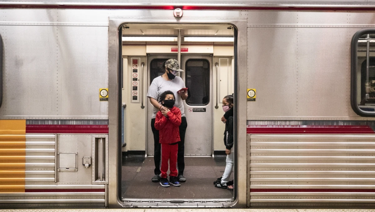 1169 osób z koronawirusem zmarło w ciągu minionej doby w USA - wynika z danych Uniwersytetu Johnsa Hopkinsa w Baltimore na czwartek wieczór czasu lokalnego. W żadnym innym państwie świata nie odnotowano dotychczas ponad tysiąca zgonów jednego dnia.