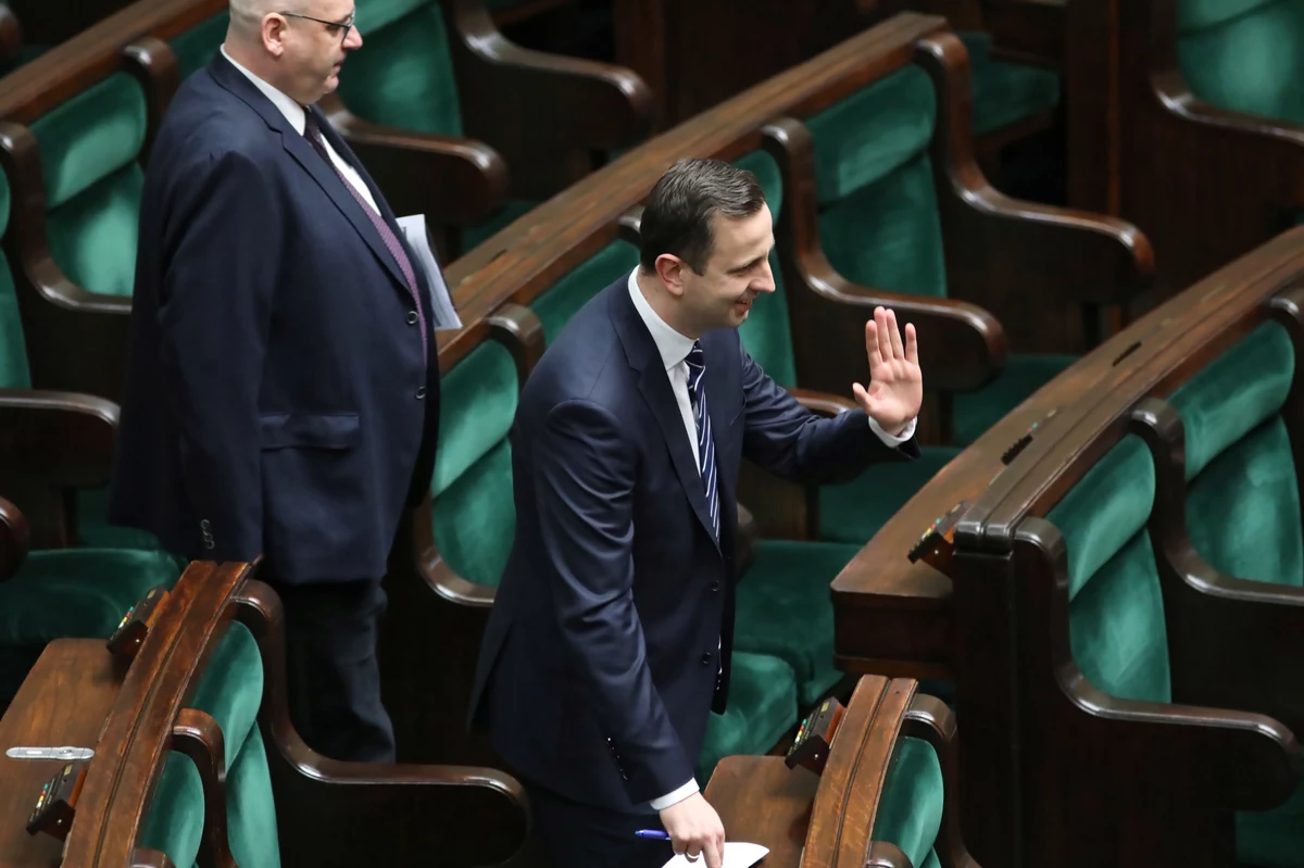 Będziemy popierać postawy racjonalne; propozycja wicepremiera Jarosława Gowina jest racjonalną postawą, dlatego jest nam bliska i ją popieramy - mówi w rozmowie z "Wyborczą" Władysław Kosiniak-Kamysz, prezes PSL i kandydat na prezydenta. Dodaje, że wybory powinny być wiosną przyszłego roku.