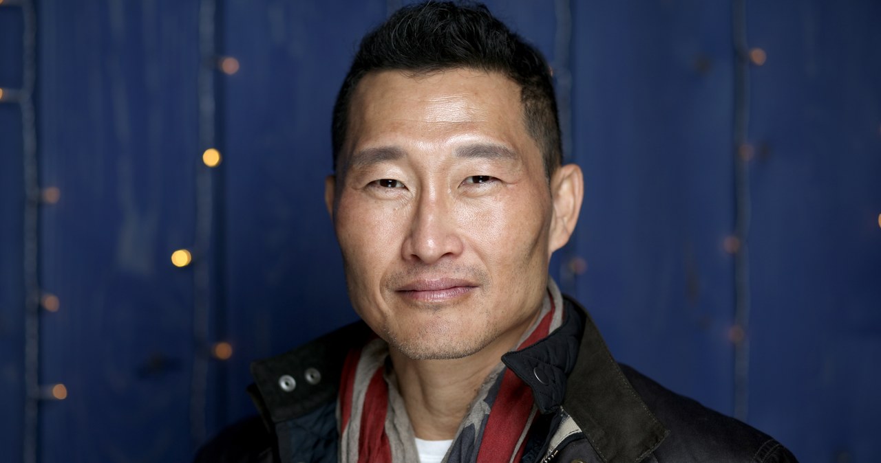 Daniel Dae Kim, znany z takich produkcji jak "Lost: Zagubieni" i "Hellboy" 19 marca wyznał, że zachorował na koronawirusa, jednak już po kilka dniach obwieścił światu, że wrócił do zdrowia. Dopiero teraz przyznał się, że był niedoleczony i na pokonanie COVID-19 potrzebował około dwóch tygodni.