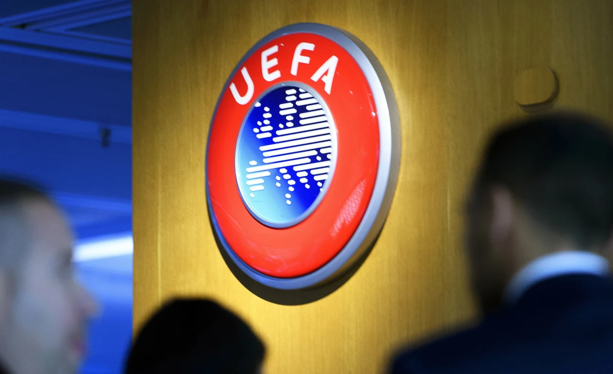UEFA jest zdeterminowana, aby piłkarscy mistrzowie krajów zostali wyłonieni na boisku nawet w sierpniu. Odradza definitywne odwoływanie rozgrywek przerwanych przez pandemię koronawirusa. "Na tym etapie jest to nieuzasadnione" - podkreślono w specjalnym liście.