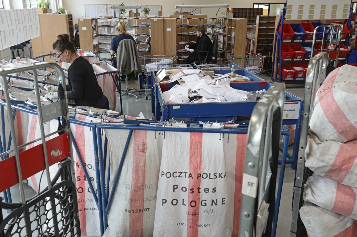 Nic nie wiemy o tym, żeby Poczta Polska szykowała się na przeprowadzenie ogólnopolskich wyborów korespondencyjnych - tak mówią związkowcy działający w tej firmie. Zarząd spółki odmawia komentarza. Natomiast wicepremier Jacek Sasin twierdzi, że Poczta Polska jest przygotowana do przeprowadzenia tego typu działań jak głosowanie korespondencyjne.