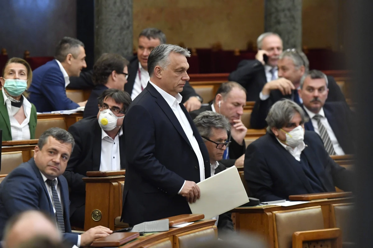 Premier Węgier Viktor Orban oznajmił w piątek w liście do sekretarza generalnego Europejskiej Partii Ludowej (EPL) Antonio Lopeza-Isturiza White’a, że nie ma czasu na "fantazjowanie o intencjach innych krajów", ale jest gotów do dyskusji po zakończeniu pandemii.