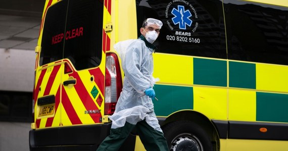 Kolejne 684 osoby zmarły w Wielkiej Brytanii z powodu koronawirusa, w efekcie łączna liczba ofiar wzrosła do 3605 - podało w piątek po południu brytyjskie ministerstwo zdrowia.