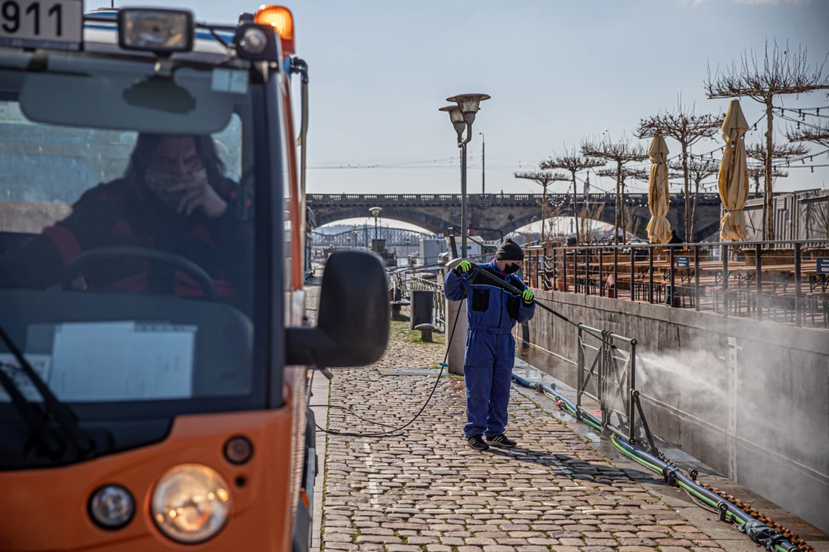 Lekarze z Polikliniki Uniwersyteckiej w Pradze (VFN) poinformowali, że poprawił się stan jedynego pacjenta, któremu podawano amerykański eksperymentalny lek remdesivir. Ich zdaniem nie można jednak przesądzić, że to on był kluczowy w leczeniu chorego.