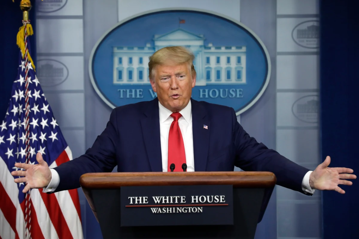 Donald Trump zarekomendował Amerykanom noszenie na twarzach masek jako środka ochrony przed koronawirusem. Prezydent USA oświadczył jednak, że sam nie będzie używał takiej maski. Do tej pory władze Stanów Zjednoczonych broniły się przed podobnym zaleceniem. W Stanach Zjednoczonych w ciągu minionej doby zmarło 1480 osób zakażonych koronawirusem.