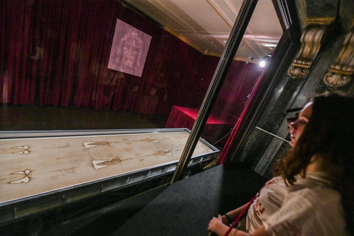 Nadzwyczajne wystawienie Całunu Turyńskiego w Wielką Sobotę zapowiedział arcybiskup Turynu Cesare Nosiglia. To inicjatywa związana z trwającą pandemią koronawirusa. Wydarzenie to ma być transmitowane na cały świat przez media. 