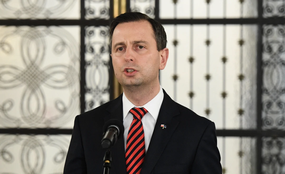 Kandydowanie jest największym wyzwaniem w moim życiu, ale nigdy nie narażę życia i zdrowia rodaków. Nie wierzę, że wybory się odbędą za miesiąc - powiedział w wywiadzie dla "Newsweeka" prezes PSL Władysław Kosiniak-Kamysz.