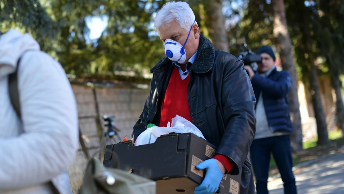 „Żeby którykolwiek ze stanów nadzwyczajnych został wprowadzony, to muszą zostać wypełnione przesłanki, które dzisiaj nie są spełnione. Natomiast jeżeli pan mówi o odszkodowaniach, to rzeczywiście, byłby to bardzo poważny problem dla budżetu państwa, to też trzeba mieć na uwadze” – powiedział w Porannej rozmowie w RMF FM szef kancelarii premiera Michał Dworczyk. Odniósł się w ten sposób do wcześniejszych słów Jarosława Gowina, który powiedział, że wprowadzenie stanu wyjątkowego wiązałoby się z poważnymi konsekwencjami dla budżetu.