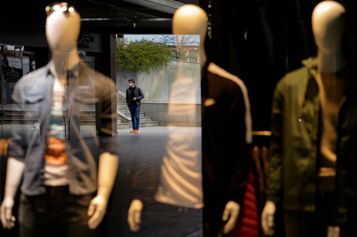 Więcej firm ma dostać zwolnienie ze składek ZUS. Pracownicy instytucji strategicznych mają być natomiast mocniej kontrolowani przez szefów.