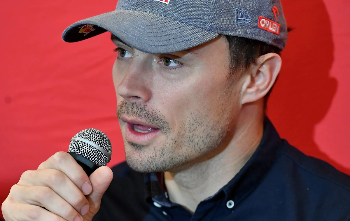 Nie może trenować, ani startować w rajdach. Ćwiczy zatem w domu i spędza czas z rodziną. Nauczył się żonglować, bo jak sam mówi: to dobre ćwiczenie na koordynację i koncentrację. Jakub Przygoński opowiedział nam, jak spędza czas w izolacji oraz jak jego zdaniem kryzys związany z pandemią koronawirusa wpłynie na rajdy terenowe. Z kierowcą Orlen Team rozmawiał Patryk Serwański.