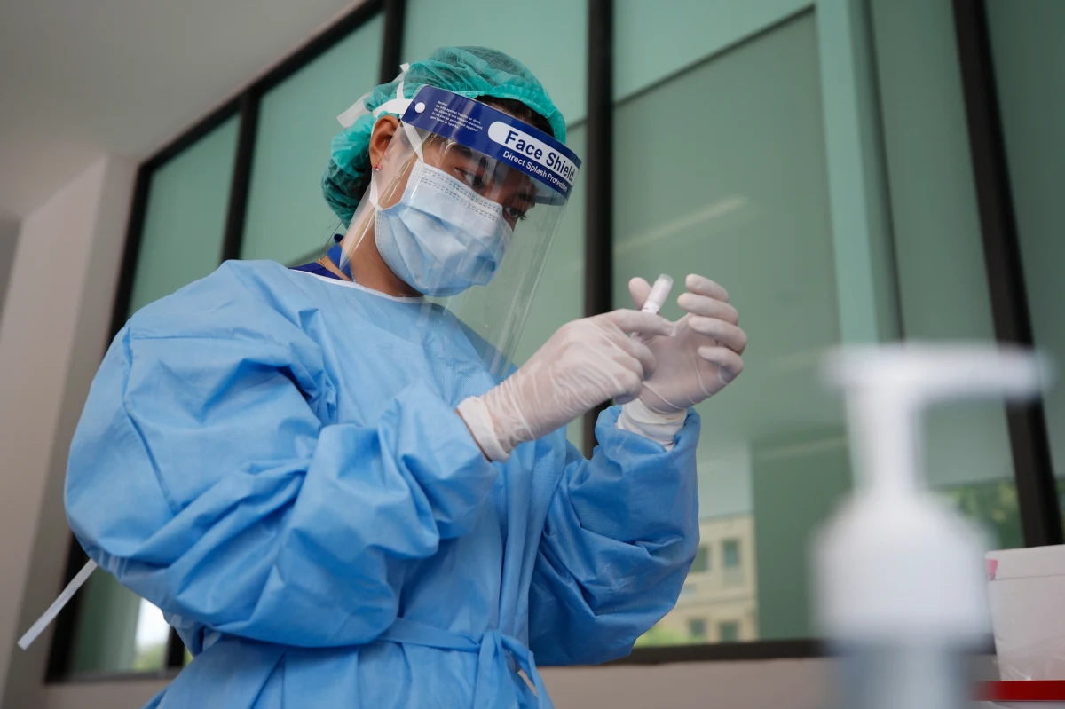 Liczba nowych zakażeń i zgonów przestaje rosnąć lub nawet się nieco zmniejsza w najbardziej dotkniętych epidemią Covid-19 krajach Europy Zachodniej, głównie we Włoszech, Hiszpanii, Niemczech oraz Francji - wynika z danych Światowej Organizacji Zdrowia (WHO).