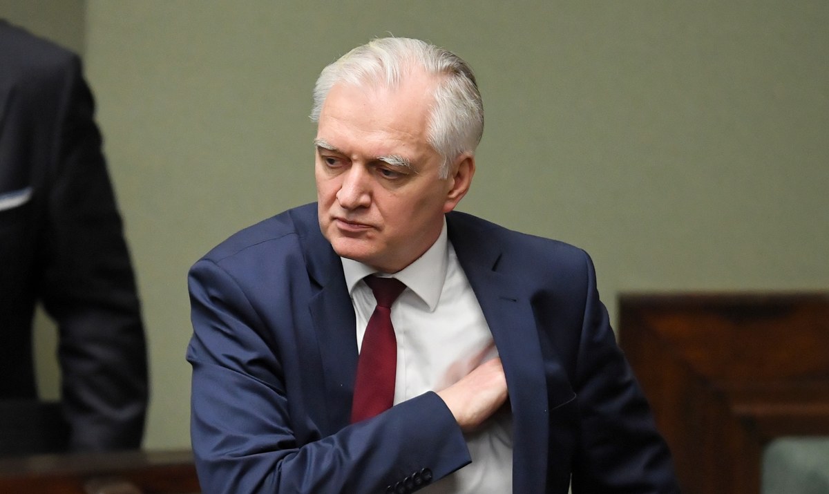 Jarosław Gowin podaję się do dymisji. Wicepremier ogłosił swoją decyzję na konferencji prasowej w Sejmie. Minister poinformował, że Prawo i Sprawiedliwość nie zgodziło się na poprawkę Porozumienia, która zakładała odsunięcie głosowania korespondencyjnego o 3 miesiące, co uniemożliwiałoby przeprowadzenie wyborów prezydenckich 10 maja.