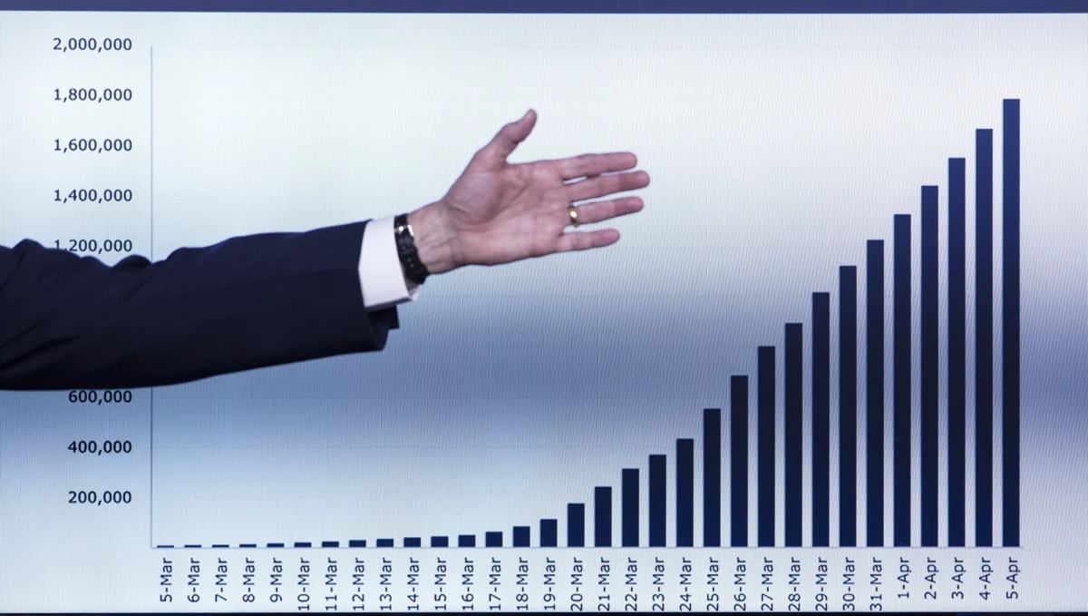 Analizując dane dotyczące ruchu lotniczego sztuczna inteligencja przewidziała początek wybuchu pandemii Covid-19 wcześniej, niż wskazywały na to oficjalne informacje. Teraz może się okazać nieoceniona w zmaganiach z chorobą – twierdzi ekspertka z Uniwersytetu Łódzkiego.