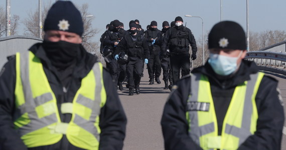 O 143 - do 1462 - wzrosła w ciągu minionej doby liczba osób zakażonych koronawirusem na Ukrainie - ogłosiło we wtorek Centrum Zdrowia Publicznego. Bilans ofiar śmiertelnych wśród chorych na Covid-19 zwiększył się o siedem, do 45.