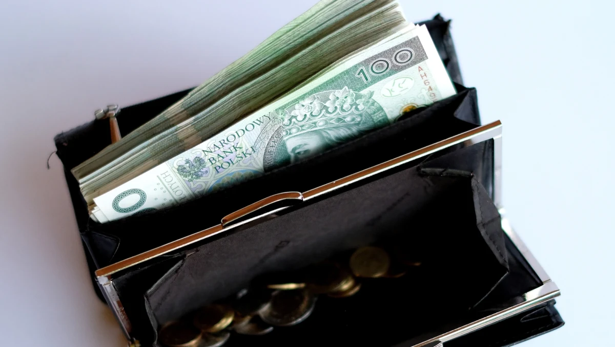 Będzie rozszerzenie zwolnienia z płacenia ZUS-u dla polskich firm. Nowe przepisy obejmą nawet firmy zatrudniające 49 osób. Ale będzie to tylko zwolnienie częściowe - dowiedzieli się dziennikarze RMF FM.