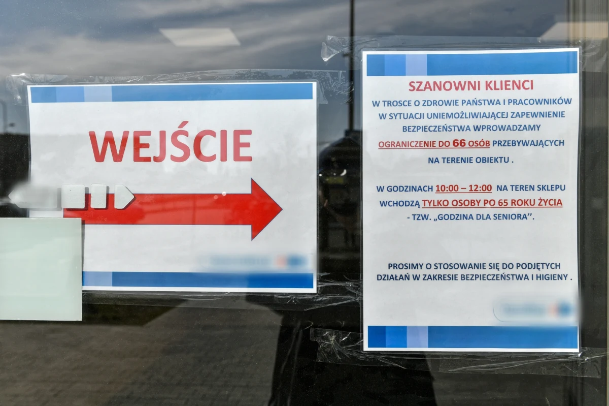 Od wtorku duże sieci handlowe zmieniają tryb pracy. Chodzi o możliwość zakupów przed Wielkanocą. Sklepy sieci Biedronka będą działać całodobowo. W podobny sposób będą pracowały też sklepy sieci Lidl, z wyłączeniem godzin między 3 a 4 w nocy. 