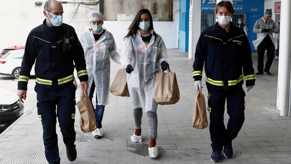 Rzecznik Światowej Organizacji Zdrowia (WHO) przestrzegł rządy krajów przed zbyt szybkim rozluźnianiem środków walki z epidemią nowego koronawirusa. Podkreślił jednak, że WHO nie ma uniwersalnych rekomendacji dotyczących znoszenia restrykcji.