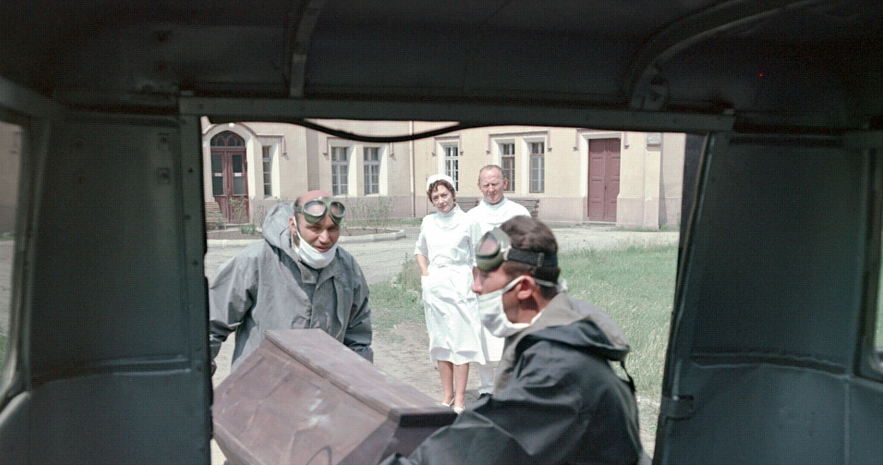 W 1963 r. Wrocław nawiedziła epidemia czarnej ospy. Zachorowało 99 osób, 7 z nich zmarło. Miasto było odcięte od reszty kraju. Wspomnienia tamtych wydarzeń przywołuje film "Zaraza" w reżyserii Romana Załuskiego. Mija 48 lat od premiery tego dramatu psychologicznego.