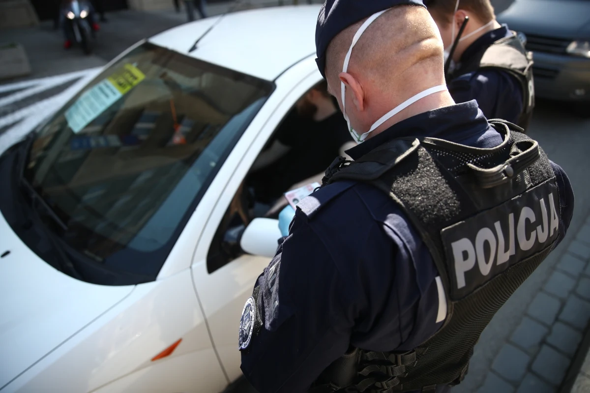 Rząd w ogłoszonym dziś projekcie ustawy poprawiającej Tarczę Antykryzysową wprowadza duże i ważne zmiany dla kierowców. Dotyczą one między innymi kończącego się terminu prawa jazdy i badań psychologicznych dla kierowców zawodowych.