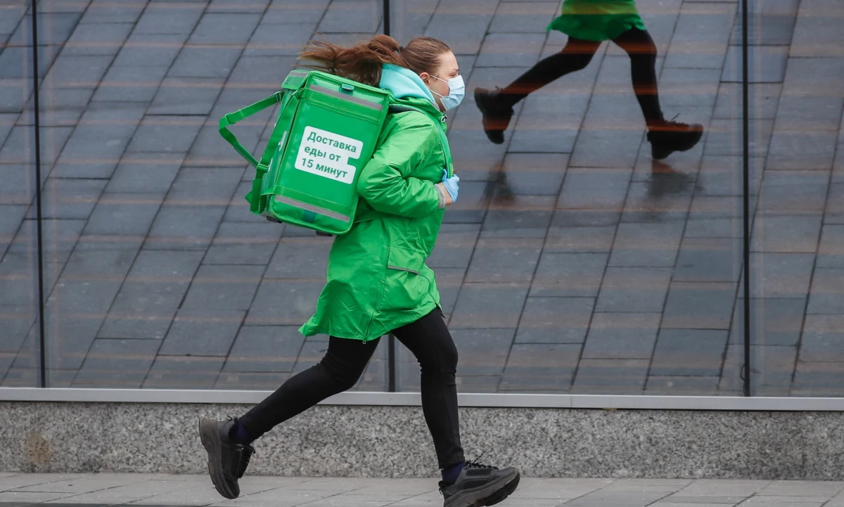 1175 nowych zakażeń koronawirusem wykryto w Rosji w ciągu ostatniej doby; tym samym liczba zachorowań wynosi 8672 - podał w środę sztab odpowiedzialny za walkę z epidemią. Wzrost o ponad 1100 przypadków nastąpił drugi dzień z rzędu. Łączna ilość zgonów wzrosła do 63.
