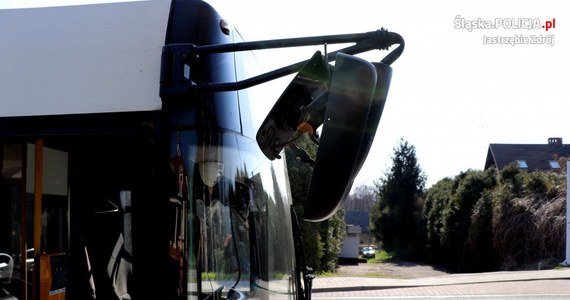 Ponad 1,5 promila alkoholu w organizmie miał kierowca autobusu komunikacji miejskiej, wożący pasażerów ulicami Jastrzębia-Zdroju. Policjanci zatrzymali go krótko po tym, jak na jednym ze skrzyżowań uszkodził sygnalizator świetlny.
