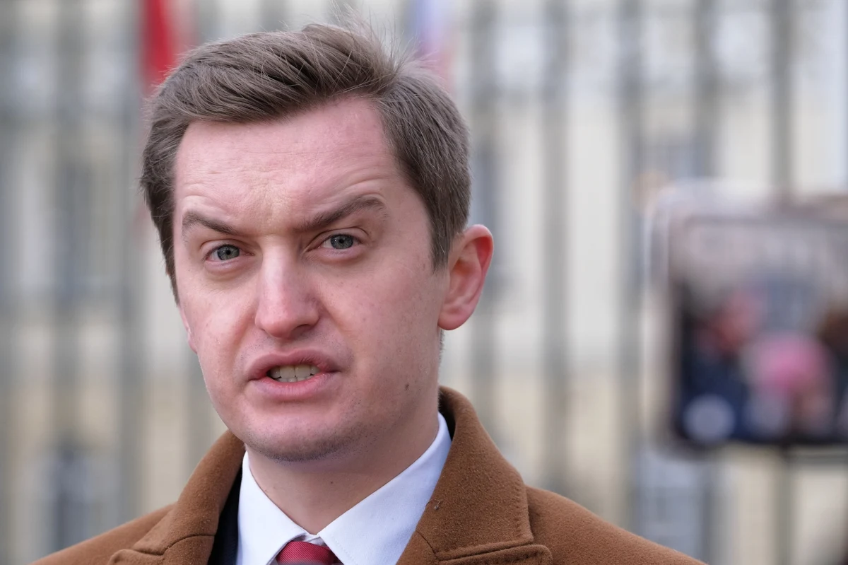 "Uzurpacyjny akt naruszający suwerenność Polski" - w tak zdecydowanych słowach komentuje wiceminister sprawiedliwości Sebastian Kaleta decyzję Trybunału Sprawiedliwości Unii Europejskiej o zamrożeniu Izby Dyscyplinarnej Sądu Najwyższego. "To jest wysoce niekompetentna odpowiedź" - ripostuje poseł Koalicji Obywatelskiej Robert Kropiwnicki.