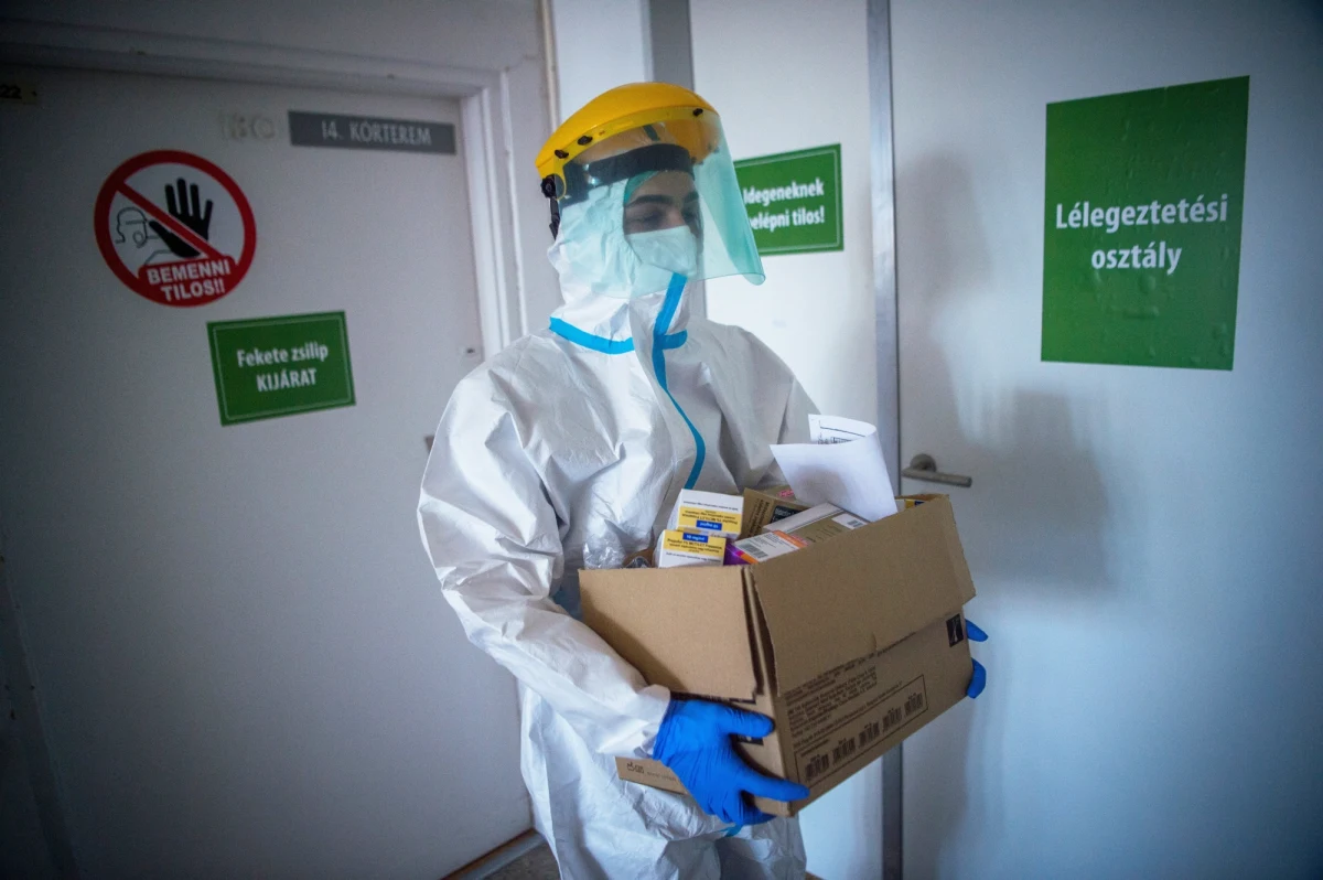 Nie będzie na razie unijnej strategii wspólnego i skoordynowanego wychodzenia wszystkich państw UE z ograniczeń wprowadzonych w związku z pandemią koronawirusa. Jak donosi dziennikarka RMF FM Katarzyna Szymańska-Borginon, Komisja Europejska pospieszyła się, zapowiadając na dzisiaj opublikowanie tego dokumentu. 