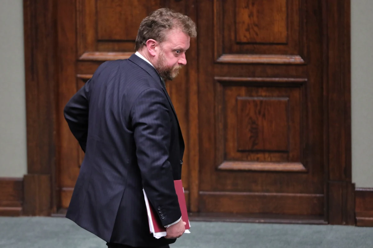 Wolałbym, żeby premier Gowin nie wciągał mnie w swoje gry - tak odpowiedział szef Ministerstwa Zdrowia Łukasz Szumowski zapytany przez portal wPolityce.pl o opublikowany przez RMF FM list wicepremiera Jarosława Gowina do działaczy swojej partii Porozumienie.