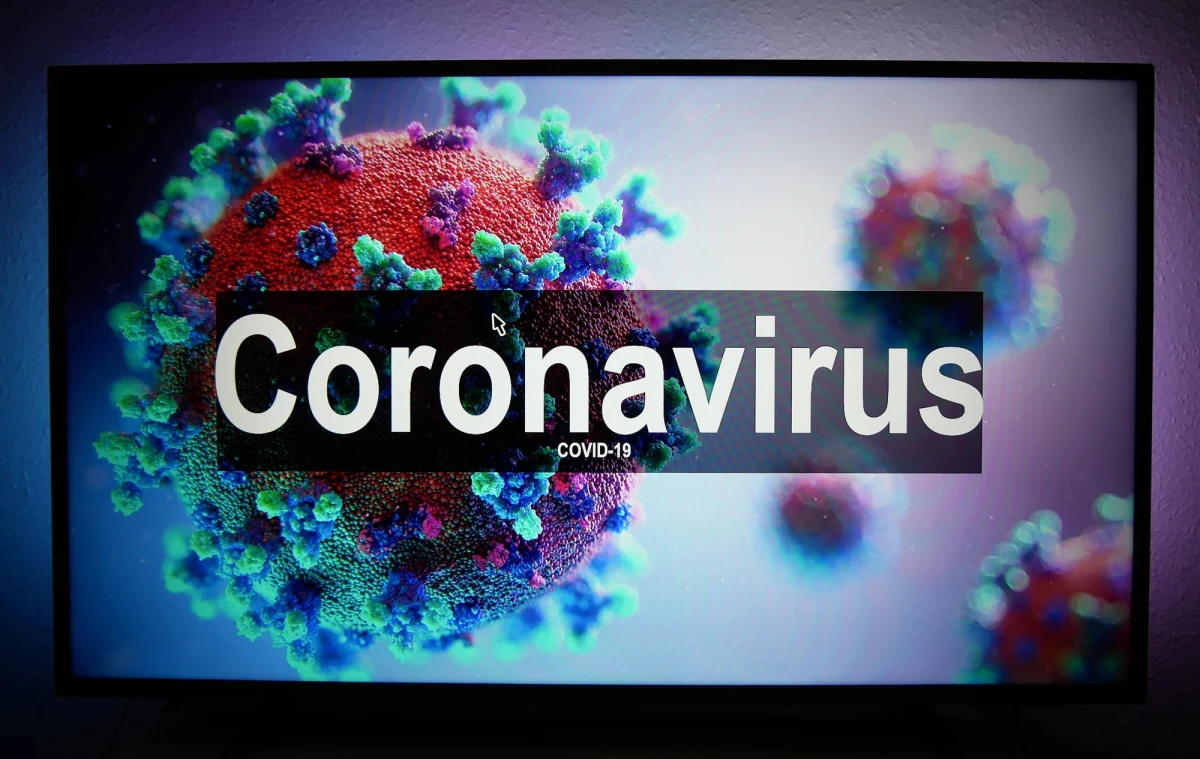 Do galerii rysunków i wizualizacji koronawirusa SARS-CoV-2 można dzięki pracy naukowców z Massachusetts Institute of Technology dodać ścieżkę dźwiękową. Jak pisze na swej stronie internetowej czasopismo "Science", eksperci od tzw. sonifikacji przepisali na zestaw dźwięków informacje na temat białka powierzchniowego koronawirusa, dającego mu charakterystyczna koronę, ale przede wszystkim umożliwiającego mu atakowanie komórek naszego organizmu. Metoda ma swoje praktyczne zastosowania, może pomóc w poszukiwaniu metod zablokowania wirusa.