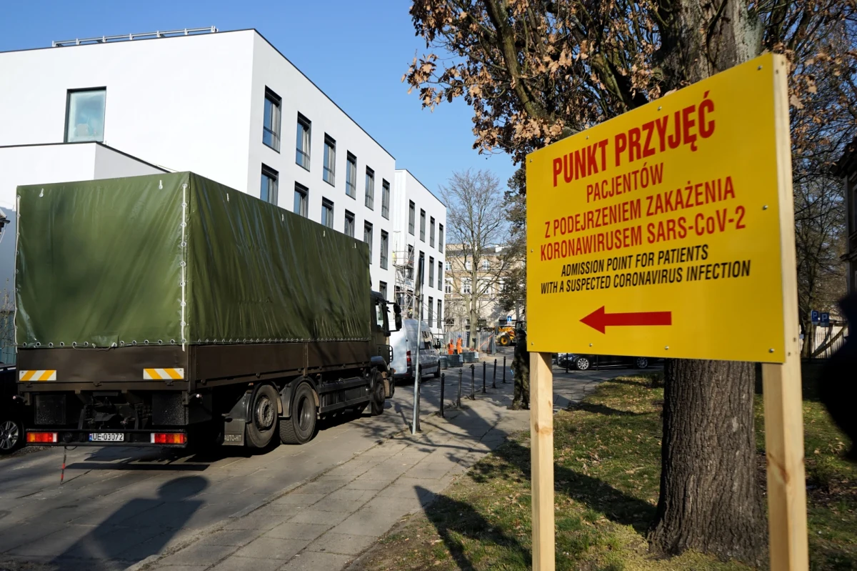 O 370 nowych potwierdzonych przypadkach zakażenia koronawirusem w Polsce poinformowało w czwartek Ministerstwo Zdrowia. Resortowe mówią także o 16 zgonach z powodu Covid-19.