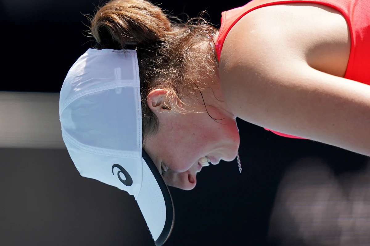 Przerwę w tenisie wykorzystuje na naukę, bo w tym roku czeka ją matura. Iga Świątek ze spokojem podchodzi nawet... do rozszerzonej matematyki. Przy okazji trenuje w domu i utrzymuje gotowość do wznowienia przygotowań przed ponownym startem sezonu. Jak sama przyznaje: powrót do formy może zająć nawet osiem tygodni. O  tenisie, maturze i świętach z zawodniczką rozmawiał Paweł Pawłowski z redakcji sportowej RMF FM.