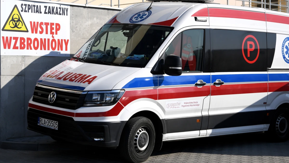 W każdym szpitalu prosimy o wydzielanie oddziału do hospitalizacji osób z koronawirusem lub z jego podejrzeniem - poinformował w czwartek wiceminister zdrowia Waldemar Kraska. Dodał, że zalecono także wydzielenie trzech stref w szpitalach.