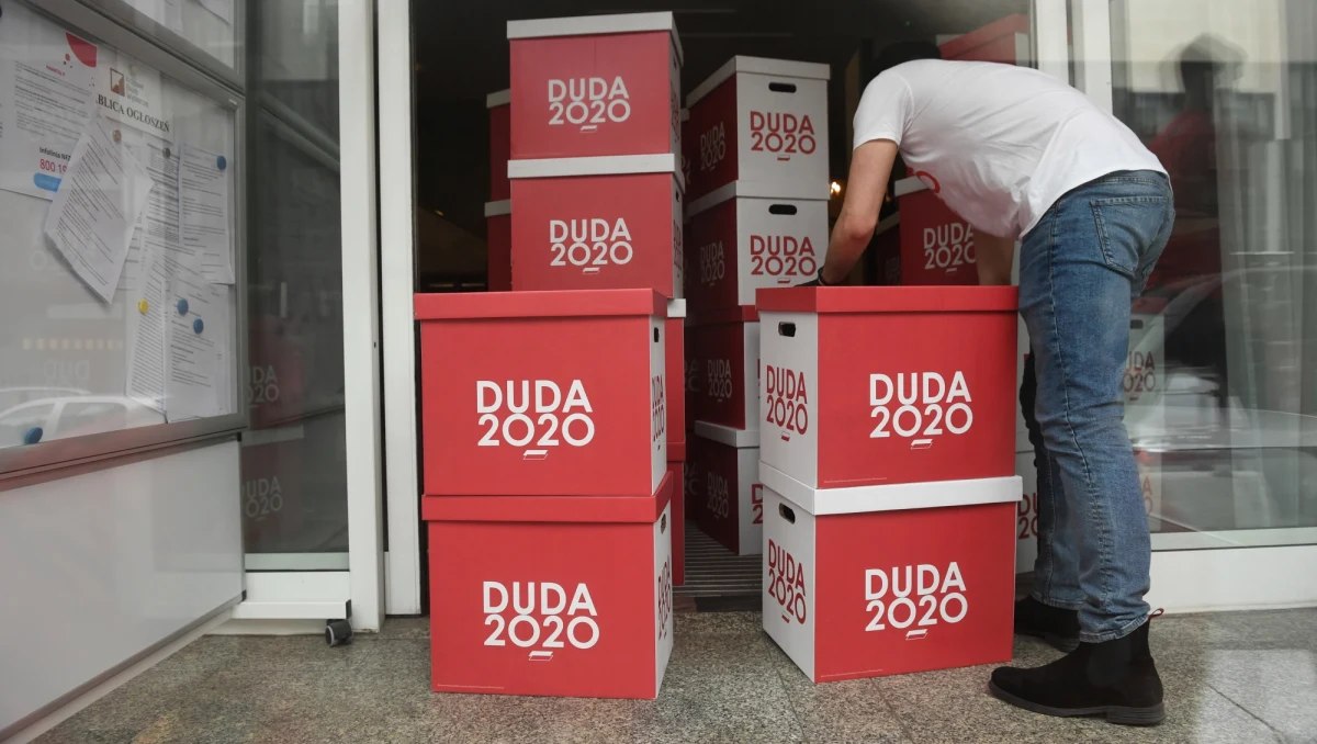 Żaden z kandydatów w wyborach prezydenckich nie ma poparcia, pozwalającego na start w wyborach, gdyby miały się one odbyć w terminie innym niż 10 maja. Z obowiązujących przepisów wynika, że zmiana terminu wyborów wyklucza kandydowanie w nich nawet tych, którzy zostali już zarejestrowani. Były szef PKW potwierdza – to poważna podstawa do składania protestów wyborczych, i „mają one niemałe szanse powodzenia”.