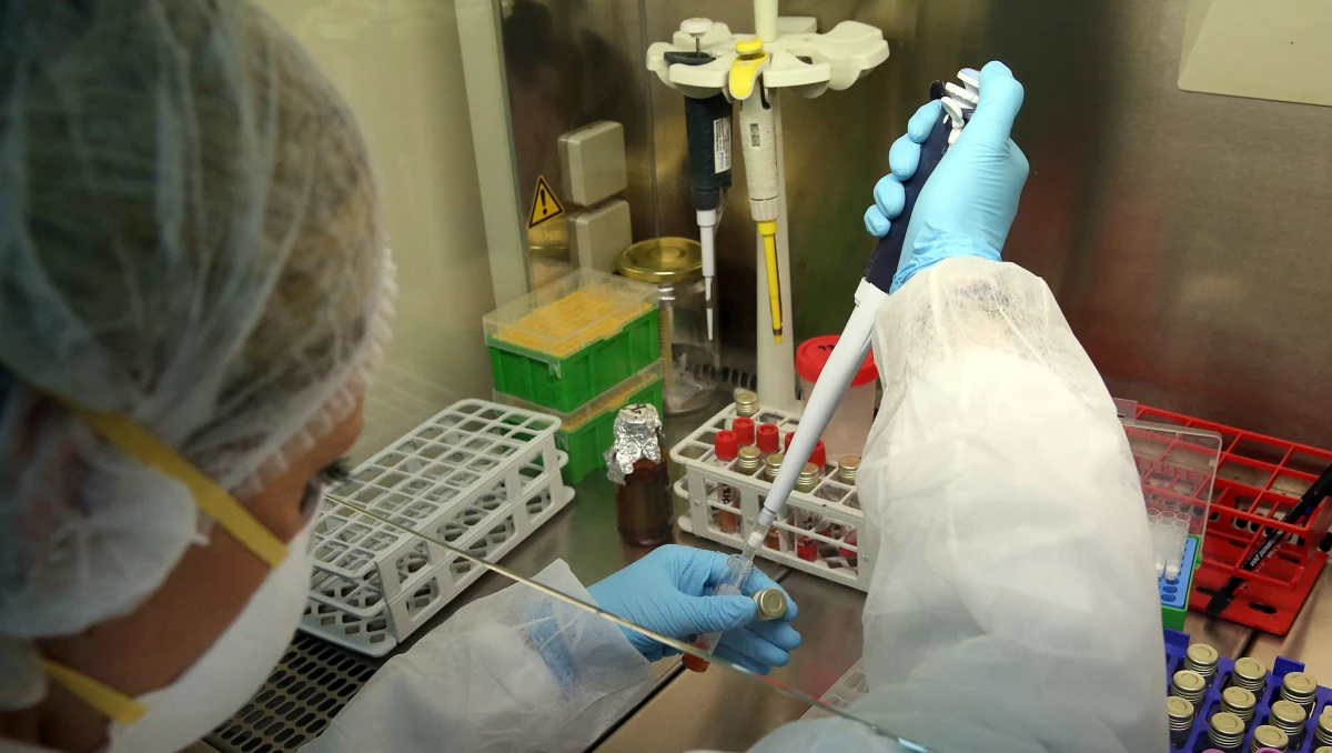 Ostatnią moją decyzją jako ministra nauki i szkolnictwa wyższego było przekazanie Instytutowi Chemii Bioorganicznej PAN środków na produkcję pierwszych 100 tys. polskich testów na obecność koronawirusa - poinformował w czwartek Jarosław Gowin.