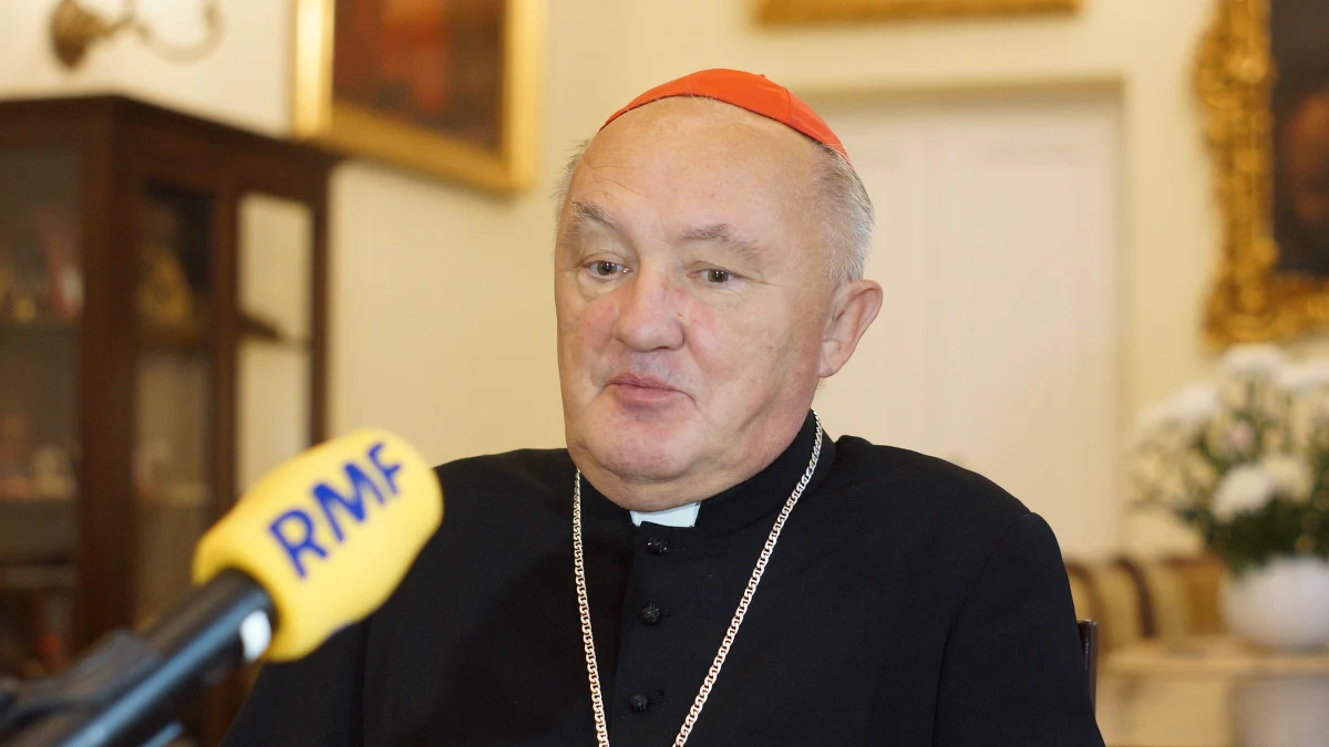 „Kiedy rozmawiam z ludźmi starszymi, to nawet podczas wojny tego typu ograniczeń nie było, wszystko w trosce o zdrowie i życie ludzi. Patrzę na to, jako na pewien rodzaj cierpienia duchowego dla wierzących: dla świeckich i księży. Będziemy przeżywać Wielki Tydzień, Triduum i Wielkanoc w gronie 5 osób, to znaczy prawie bez udziału wiernych i to jest smutne, ale przyjmujemy to ograniczenie i dołączamy do tych wszystkich cierpień, które nas dotykają w tym czasie pandemii, bo wiemy, że jest to słuszne, potrzebne i ma to głęboki sens w trosce o życie ludzi i ich bezpieczeństwo” – powiedział w Porannej rozmowie w RMF FM kard. Kazimierz Nycz, arcybiskup metropolita warszawski. 