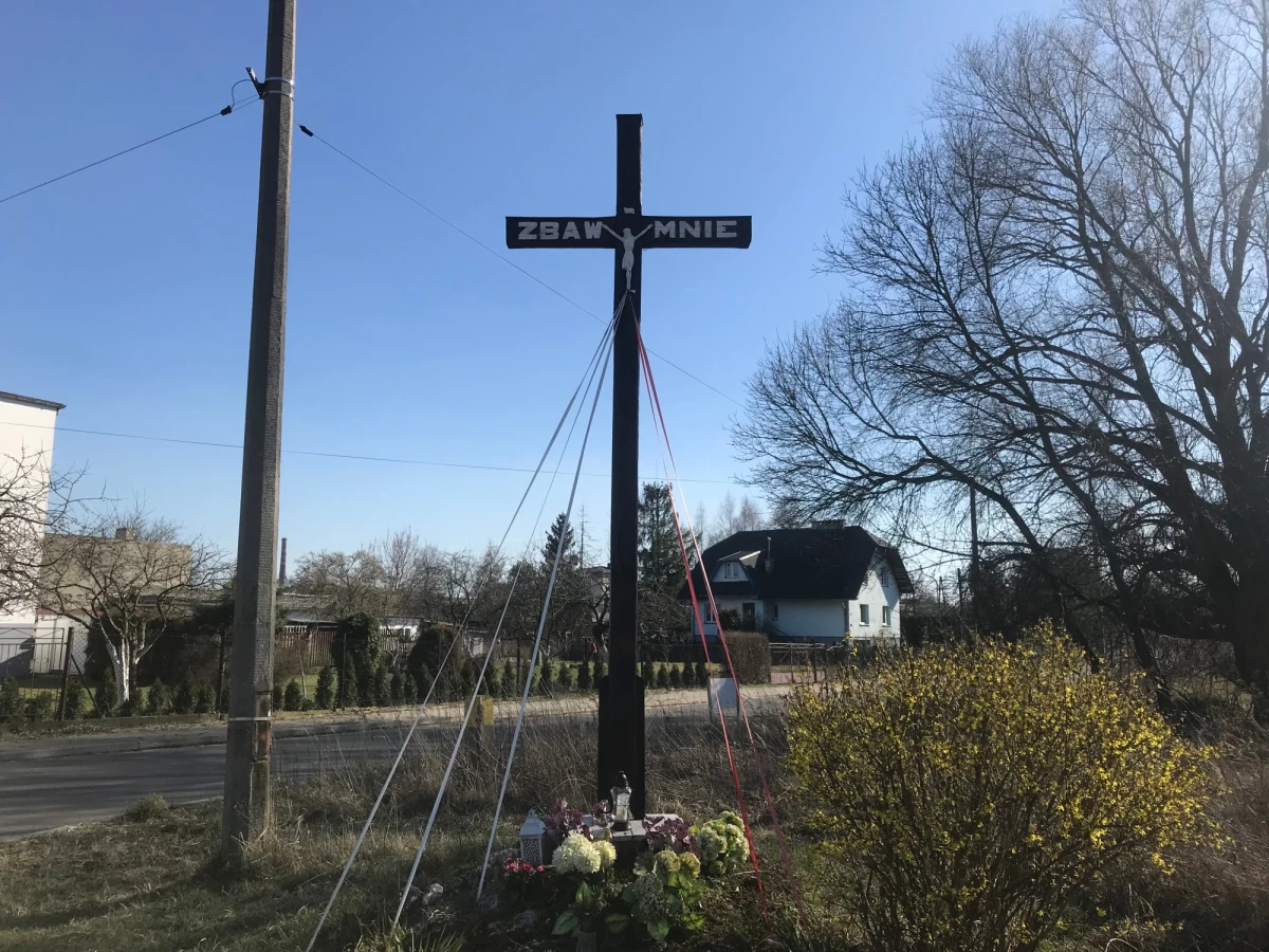 Dziś Wielki Piątek. W Wielkim Tygodniu to dzień upamiętniający śmierć Chrystusa na krzyżu. A przydrożne krzyże od wieków wpisują się w polski krajobraz.