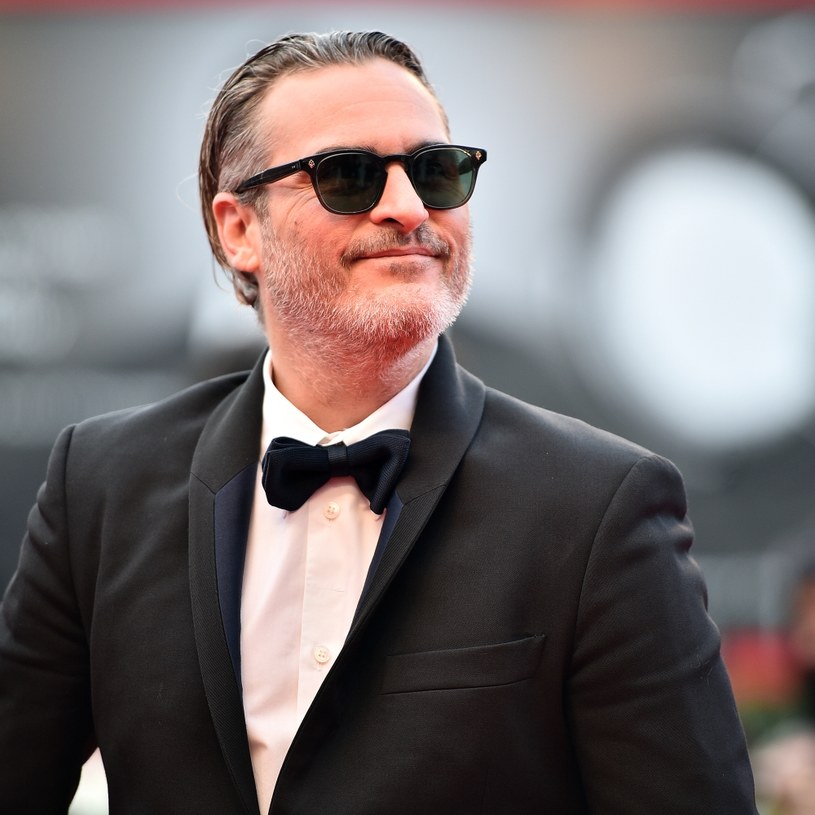 To może być jedno z ciekawszych przedsięwzięć filmowych najbliższych miesięcy. Nagrodzony Oscarem za rolę w filmie „Joker” Joaquin Phoenix teraz zagra w nowym filmie Ariego Astera, twórcy, który zachwycił wszystkich swoim debiutem fabularnym, filmem „Dziedzictwo. Hereditary”, a potem nakręcił równie dobry „Midsommar. W biały dzień”. Kolejny reżyserowany przez niego film nosił będzie tytuł „Disappointment Blvd.” („Bulwar Rozczarowania”).