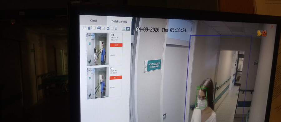 Jednym z kluczowych objawów infekcji koronawirusowej jest gorączka. Pacjenci wchodzący do krakowskiego Szpitala im. Żeromskiego w Krakowie - zamiast tradycyjnym termometrem - mają mierzoną temperaturę przez czujne oko kamery termowizyjnej. 