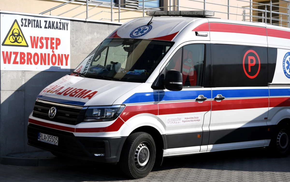 380 - o tylu nowych potwierdzonych przypadkach zakażenia koronawirusem w Polsce poinformowało w piątek Ministerstwo Zdrowia. Według danych resortowych - w piątek bilans zgonów wzrósł o siedem osób zmarłych z powodu Covid-19