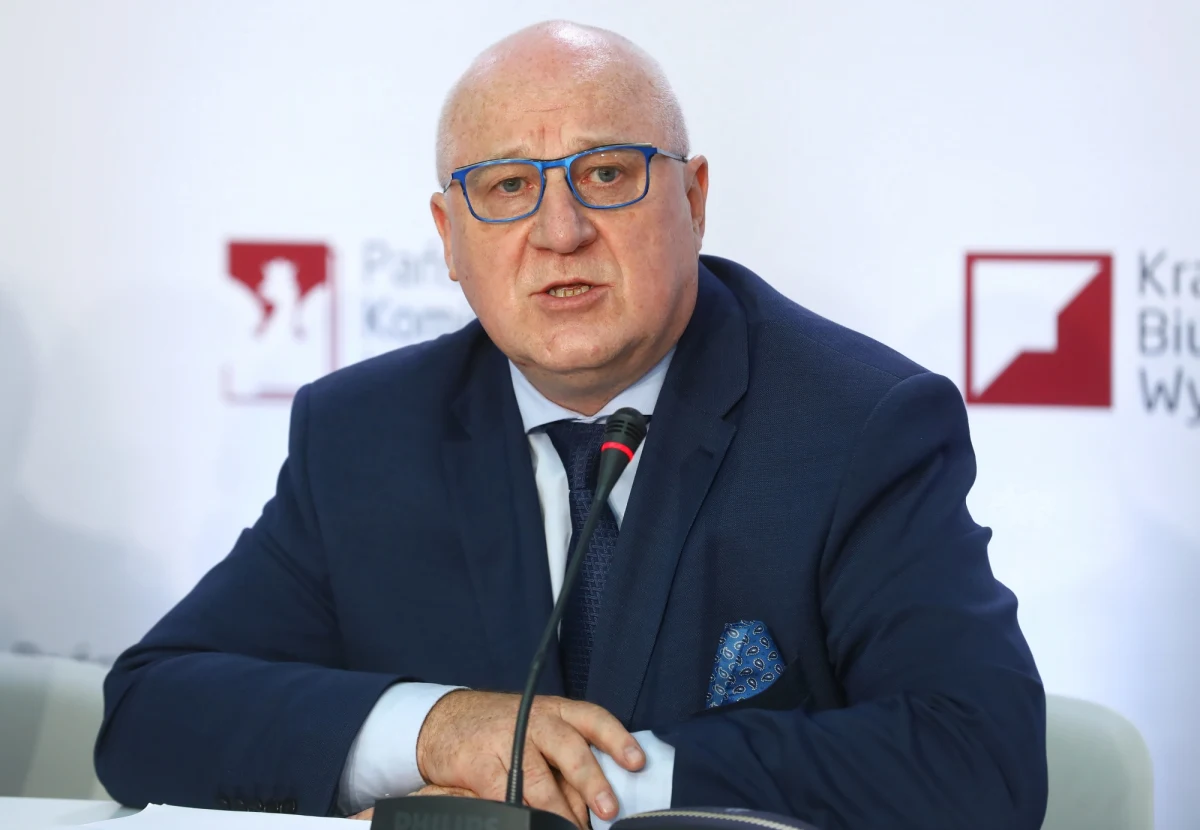 Wybory to nie tylko głosowanie, ale skomplikowany mechanizm, którego działanie musi być jasne i oparte na przepisach Konstytucji - napisał w opublikowanym wczoraj późnym wieczorem oświadczeniu szef Państwowej Komisji Wyborczej. Sylwester Marciniak odnosi się w nim do zmian, wprowadzanych do prawa wyborczego tuż przed głosowaniem. 