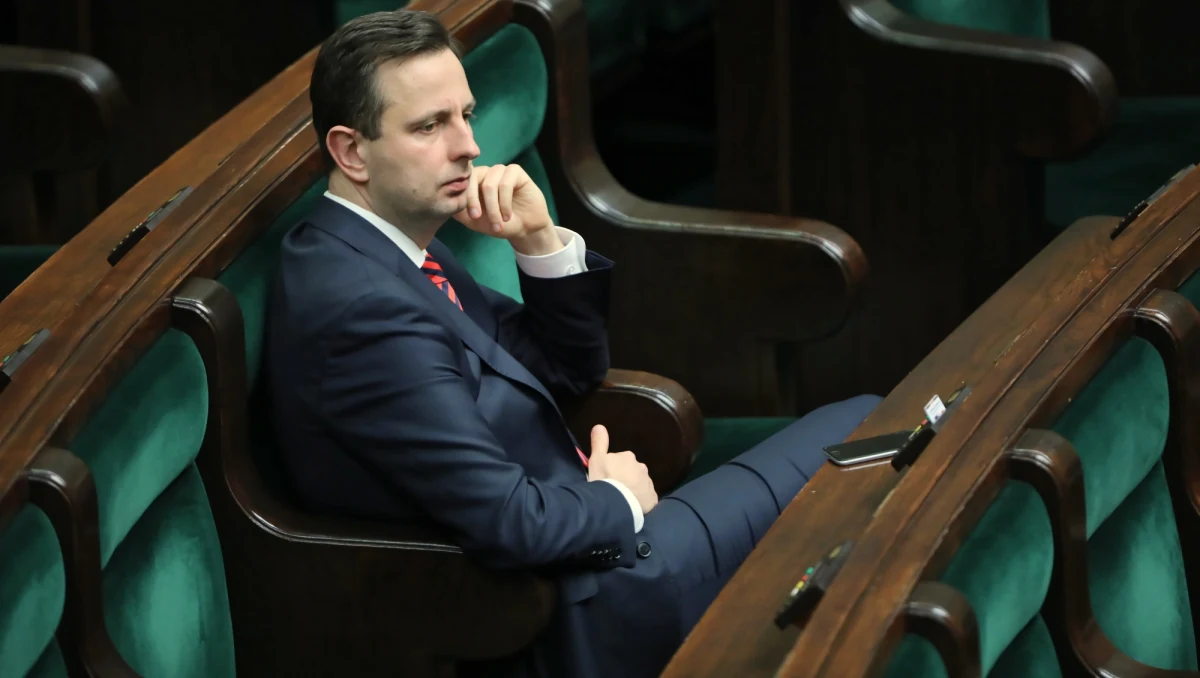 Zawsze ze spokojem podchodzę do sondaży, ale cieszę się, że coraz więcej Polaków podziela mój sposób działania - powiedział lider PSL, kandydat na prezydenta Władysław Kosiniak-Kamysz, pytany o sondaże, w których zajmuje drugie miejsce i prześciga kandydatkę PO.