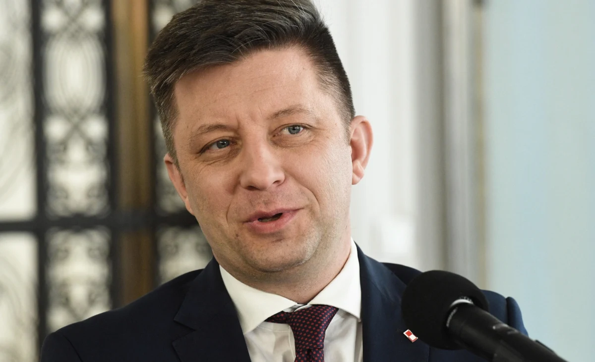 Będziemy dostosowywać nasze decyzje w sprawie ograniczeń i obostrzeń do rozwoju sytuacji; chcielibyśmy, żeby część ograniczeń po świętach była zdejmowana i będziemy szli w tym kierunku, jeśli będzie to możliwe ze względów bezpieczeństwa - mówił w piątek w TVN24 szef KPRM Michał Dworczyk.