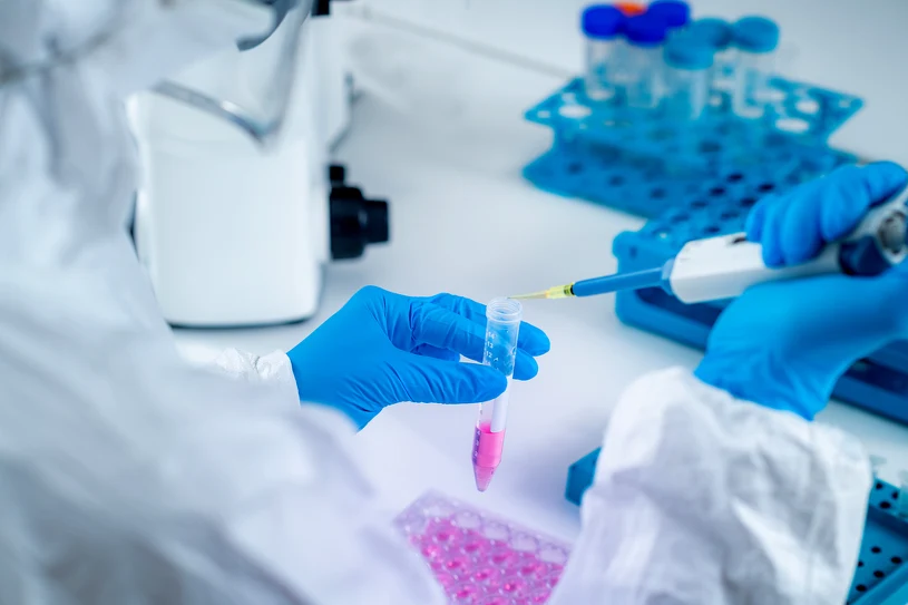 Skandal w laboratoriach. Ponad 300 prac biomedycznych do kosza