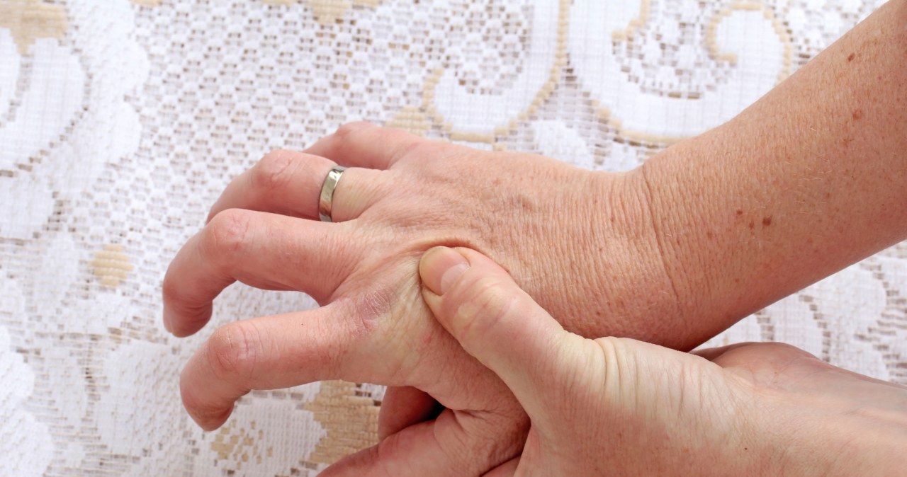 Cztery objawy, które mogą świadczyć o osteoporozie. Nikt nie wiąże ich z kośćmi