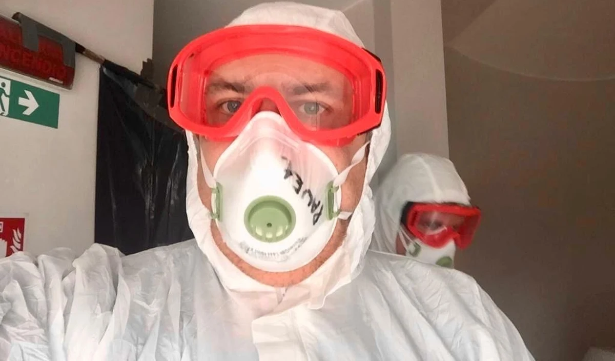 "Włosi mieli całkowicie sparaliżowaną służbę zdrowia i zdecydowali się na bezprecedensowy krok, tzn. przyjmowali tylko osoby, które przyjeżdżały  specjalnymi transportami i większości  to pacjenci z Covid-19" – mówił gość Popołudniowej rozmowy w RMF FM Paweł Szczuciński, opowiadając o tym co zaobserwował podczas misji Fundacji PCPM i Wojskowego Instytutu Medycznego, w której uczestniczył we Włoszech. "Ze złej sytuacji nie ma dobrego wyjścia – to rozwiązanie powoduje, że część pacjentów nie zdąży przyjechać do szpitala i umrze w domach" – dodaje.